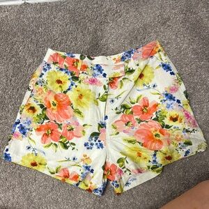 Vici floral linen lined shorts. Size medium. New never worn.